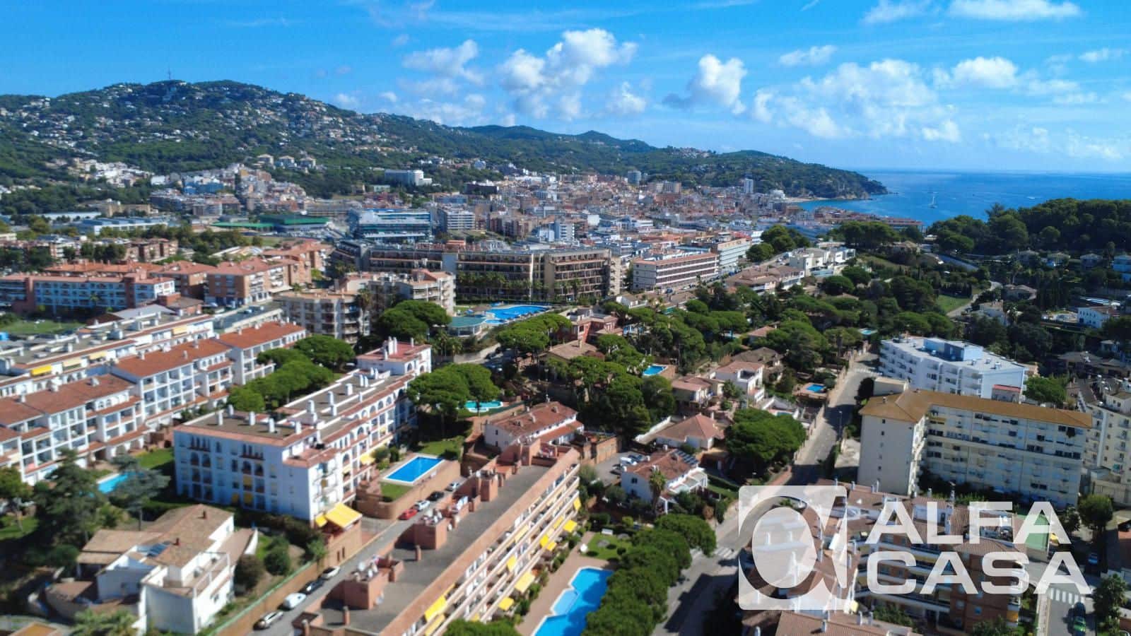 2 makuuhuone Asunto myytävänä paikassa Lloret de Mar mukana uima-altaan - 245 000 € (Ref: 9385811)