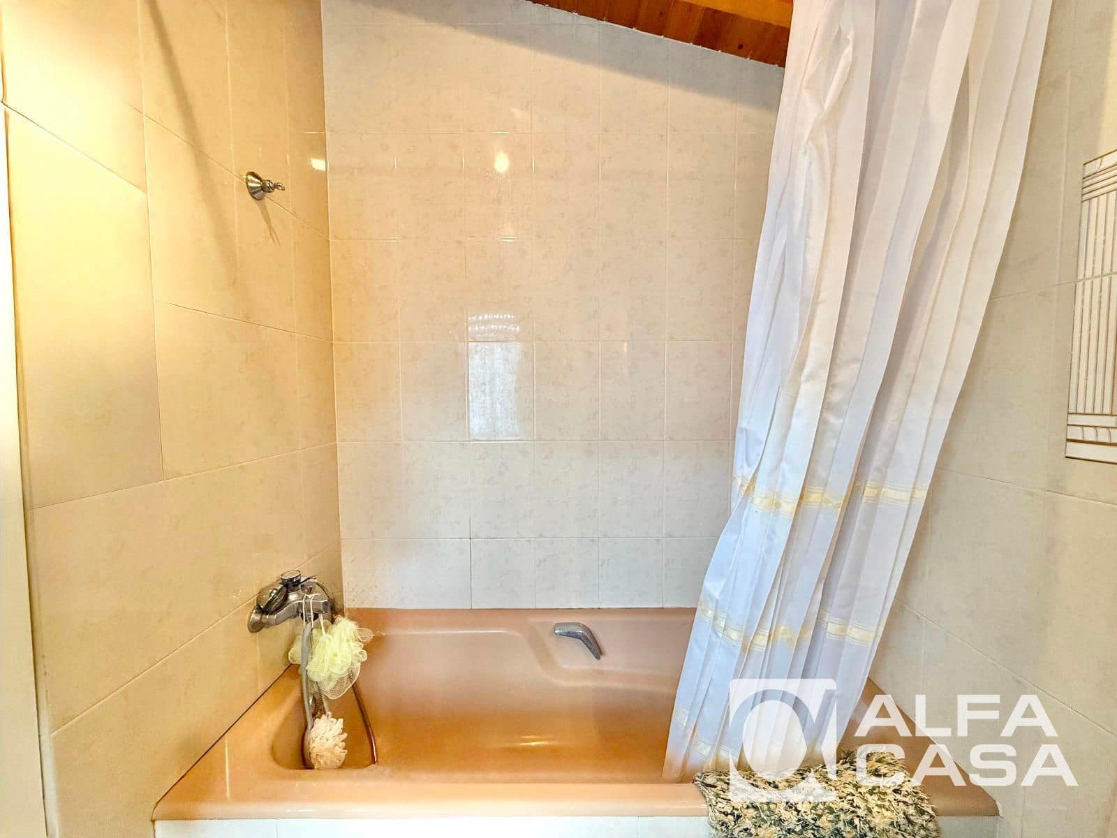 Villa for sale in Lloret de Mar with pool garage - € 385,000 (Ref: 9385813)