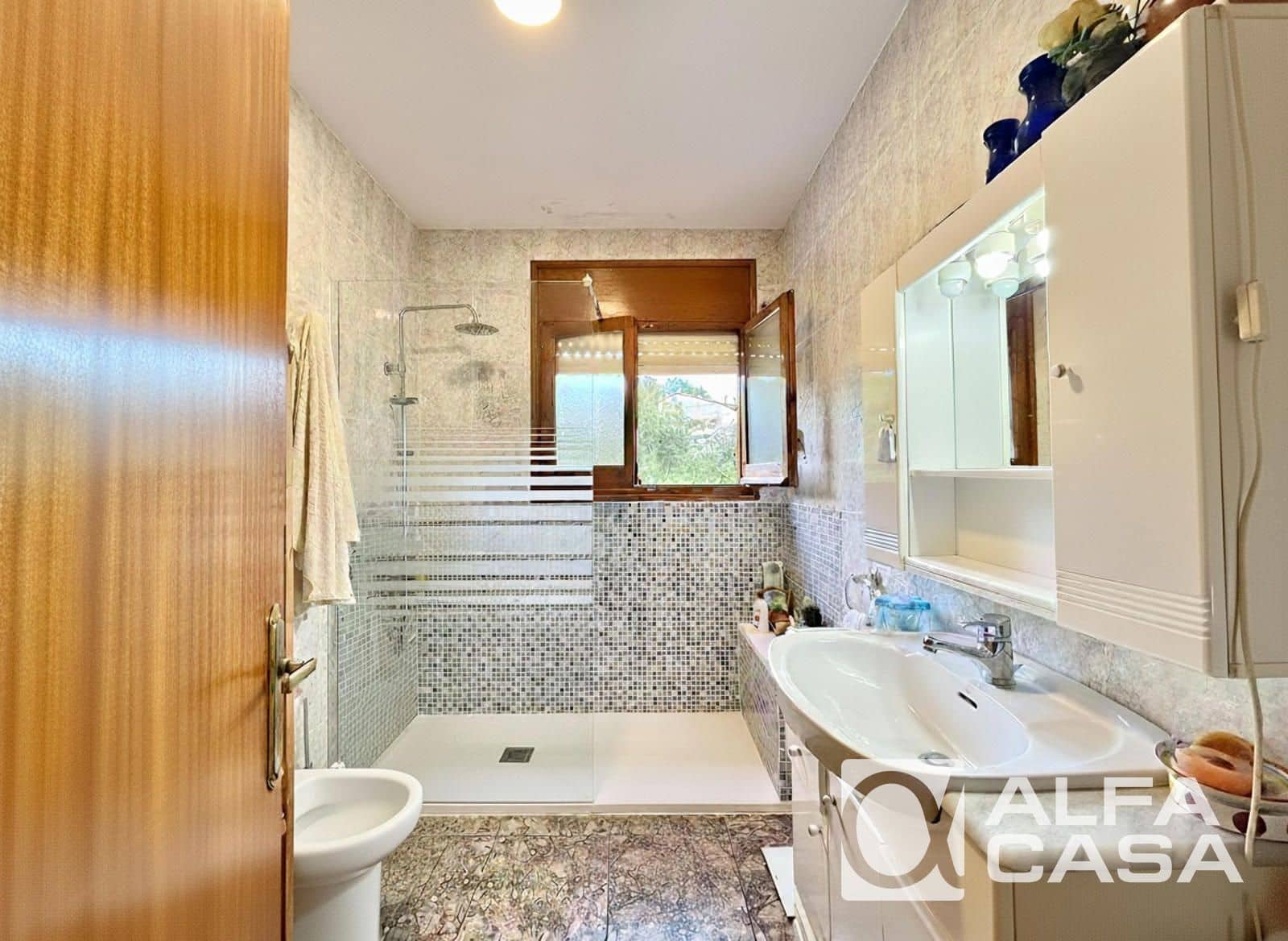 Villa for sale in Lloret de Mar with pool garage - € 385,000 (Ref: 9385813)