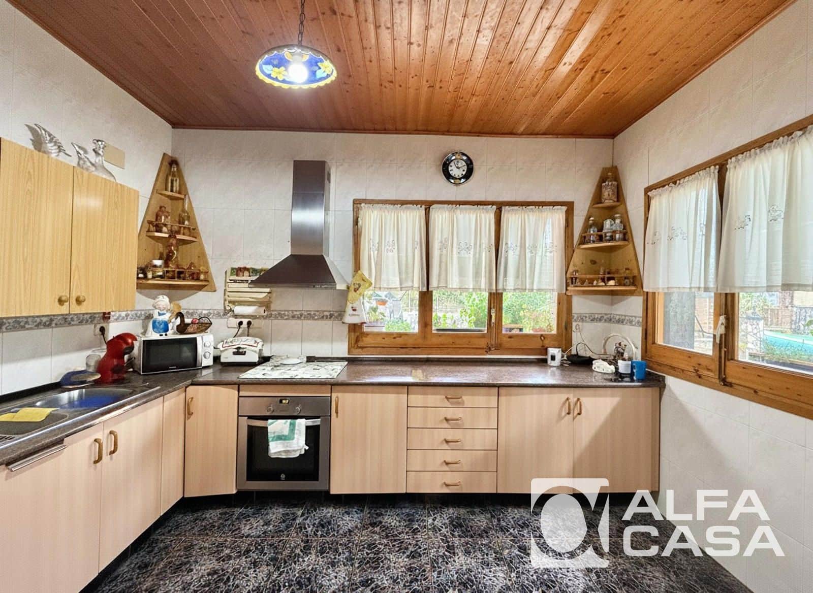 Villa for sale in Lloret de Mar with pool garage - € 385,000 (Ref: 9385813)