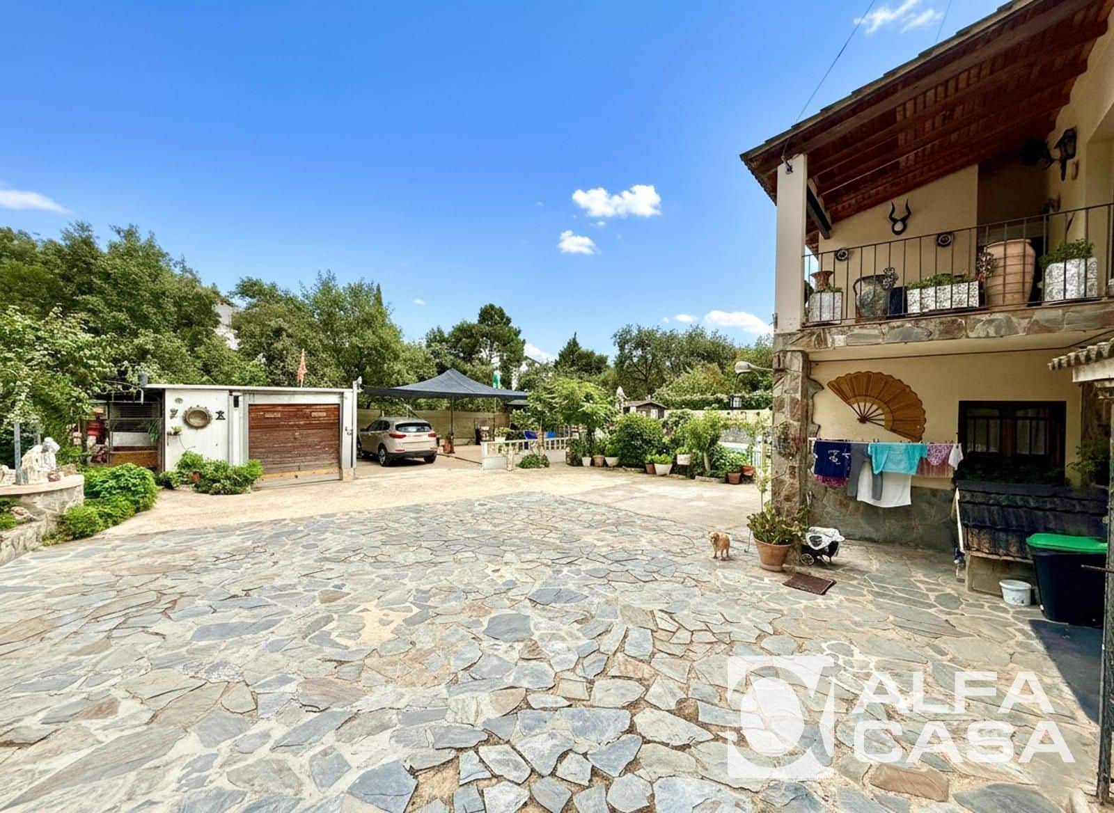 Villa for sale in Lloret de Mar with pool garage - € 385,000 (Ref: 9385813)