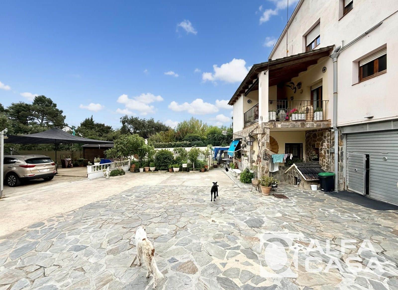 Villa for sale in Lloret de Mar with pool garage - € 385,000 (Ref: 9385813)