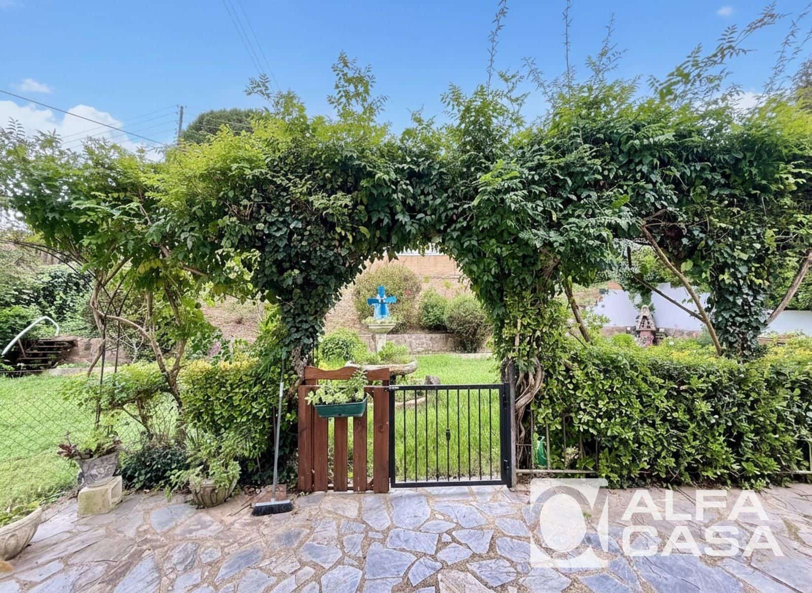 Villa for sale in Lloret de Mar with pool garage - € 385,000 (Ref: 9385813)