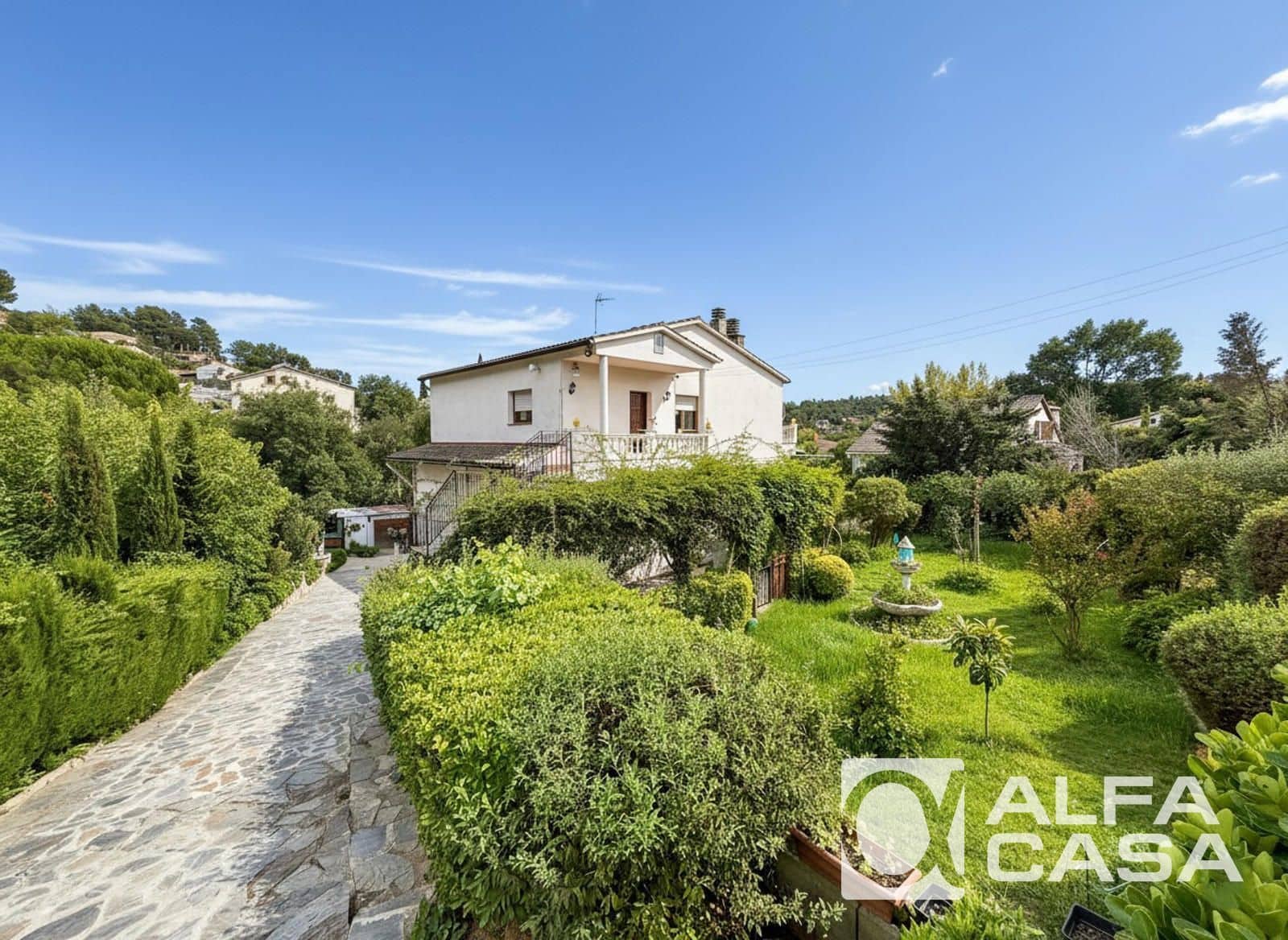 Villa for sale in Lloret de Mar with pool garage - € 385,000 (Ref: 9385813)