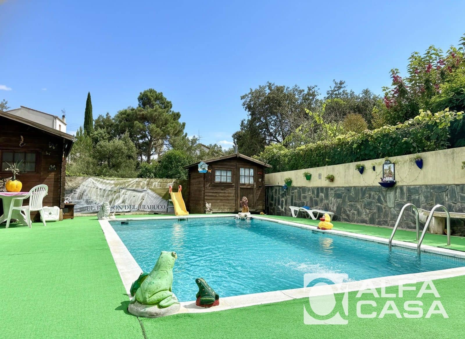 Villa for sale in Lloret de Mar with pool garage - € 385,000 (Ref: 9385813)