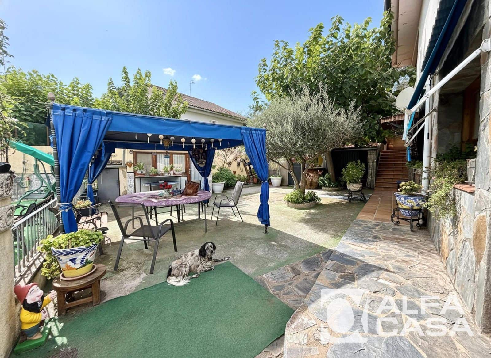 Villa for sale in Lloret de Mar with pool garage - € 385,000 (Ref: 9385813)