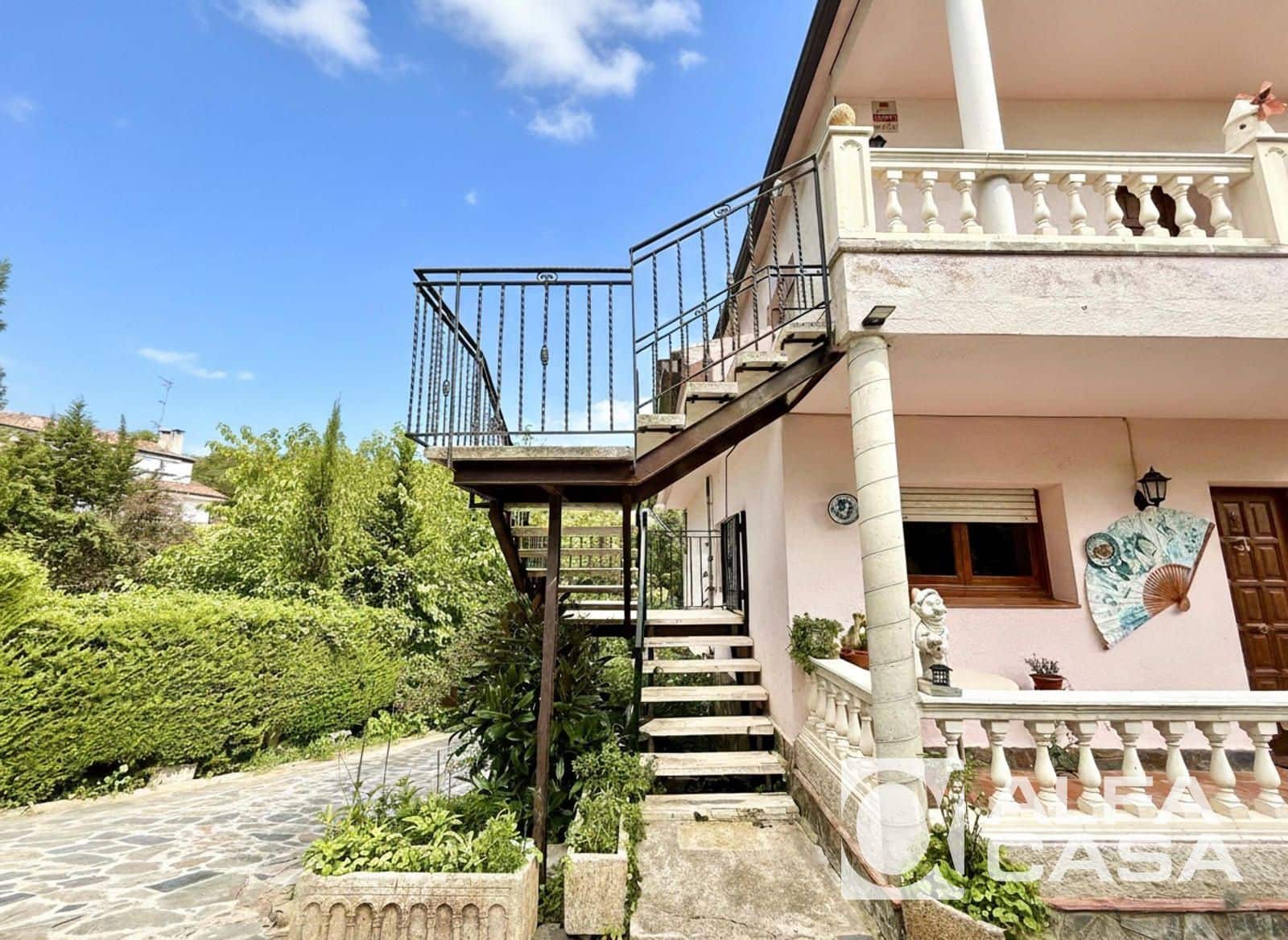 Villa for sale in Lloret de Mar with pool garage - € 385,000 (Ref: 9385813)