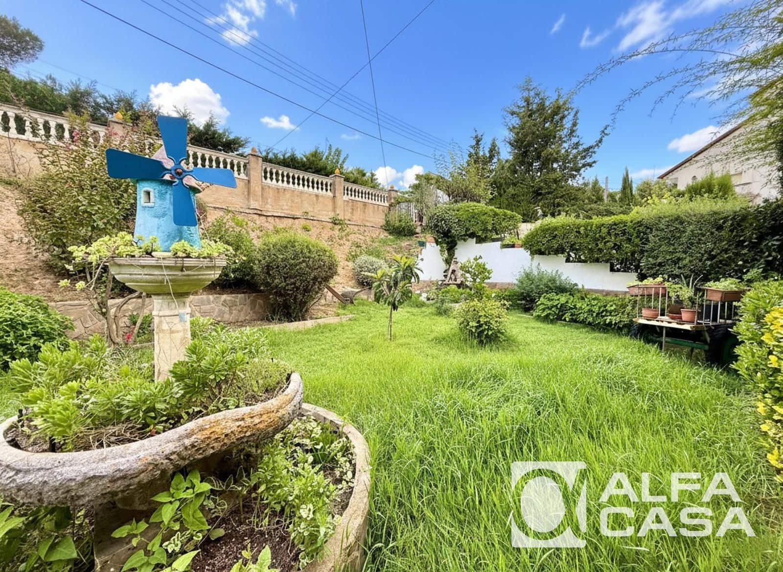 Villa for sale in Lloret de Mar with pool garage - € 385,000 (Ref: 9385813)