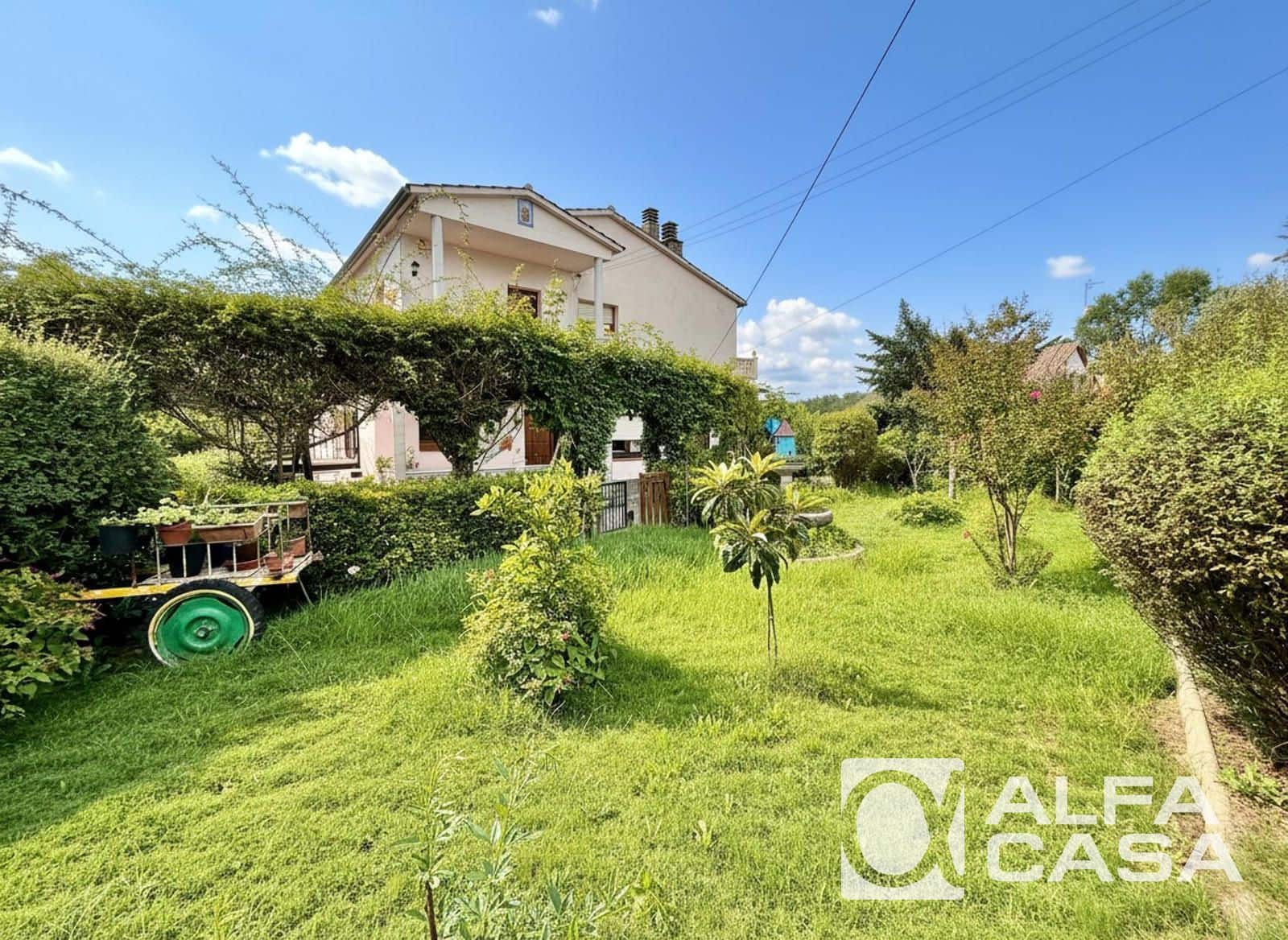 Villa for sale in Lloret de Mar with pool garage - € 385,000 (Ref: 9385813)