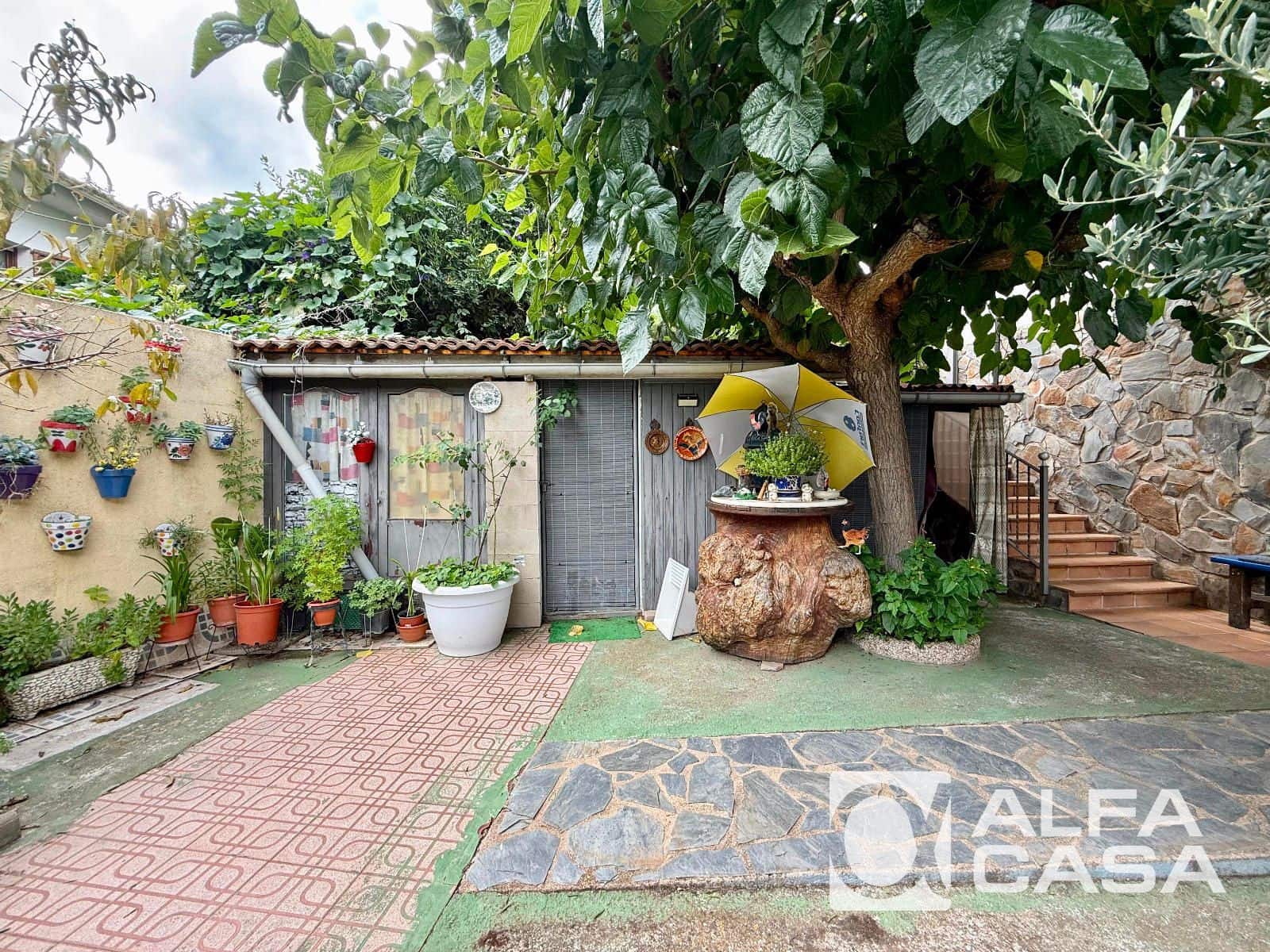 Villa for sale in Lloret de Mar with pool garage - € 385,000 (Ref: 9385813)