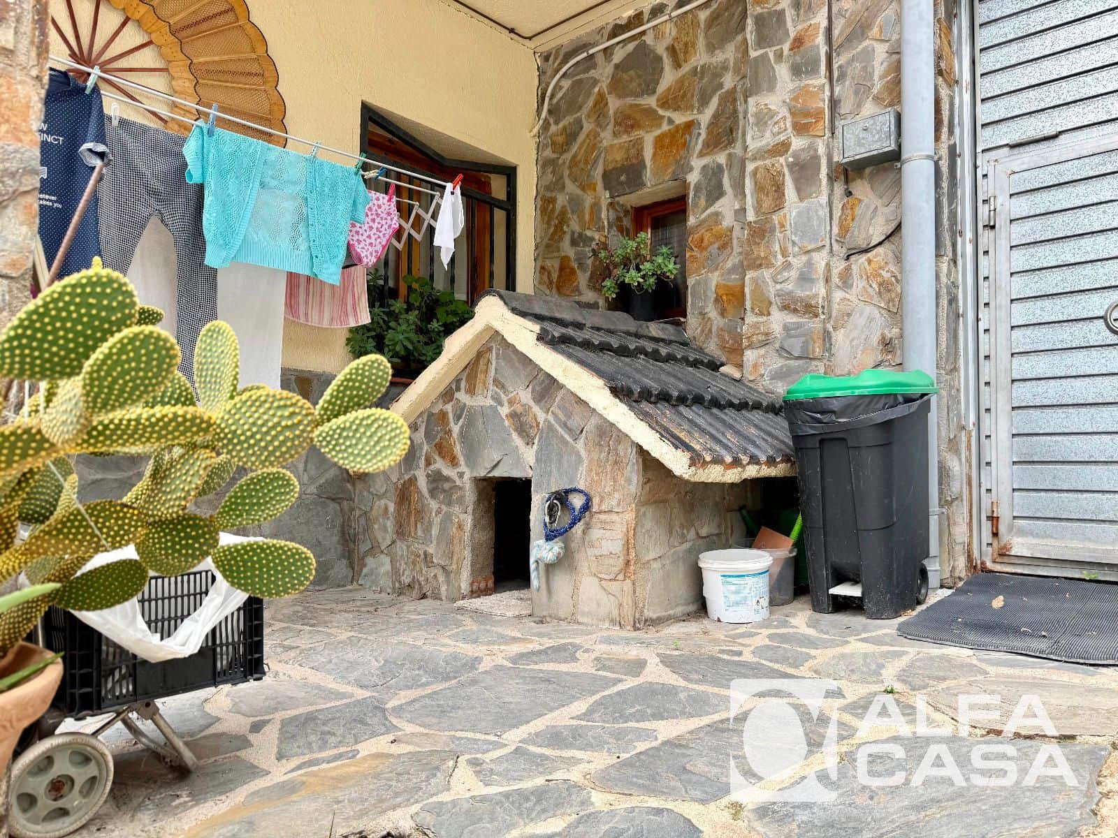 Villa for sale in Lloret de Mar with pool garage - € 385,000 (Ref: 9385813)