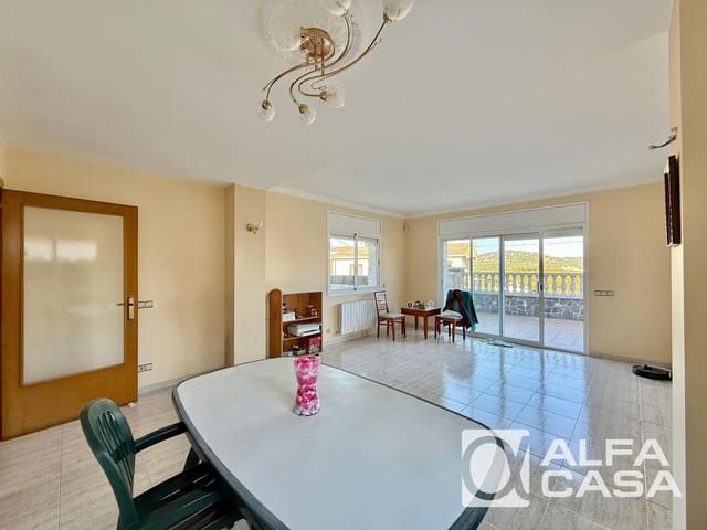 4 soveværelse Villa til salg i Lloret de Mar med swimmingpool garage - € 789.000 (Ref: 9385818)