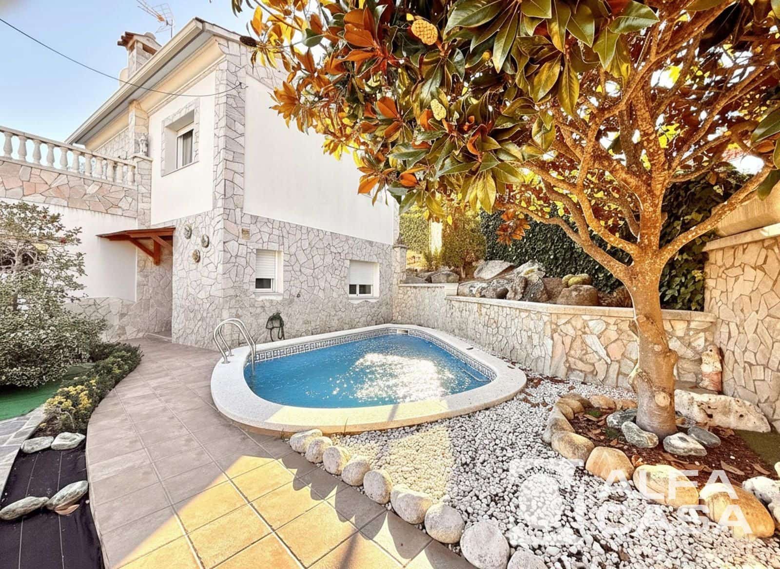 4 bedroom Villa for sale in Lloret de Mar with pool garage - € 789,000 (Ref: 9385818)