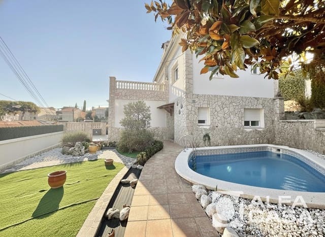 4 soveværelse Villa til salg i Lloret de Mar med swimmingpool garage - € 789.000 (Ref: 9385818)