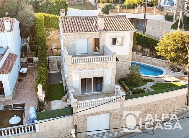 4 soveværelse Villa til salg i Lloret de Mar med swimmingpool garage - € 789.000 (Ref: 9385818)