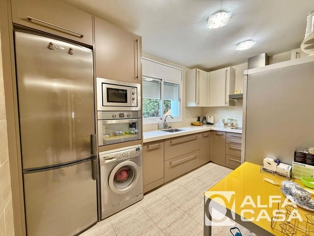 4 soveværelse Villa til salg i Lloret de Mar med swimmingpool garage - € 789.000 (Ref: 9385818)