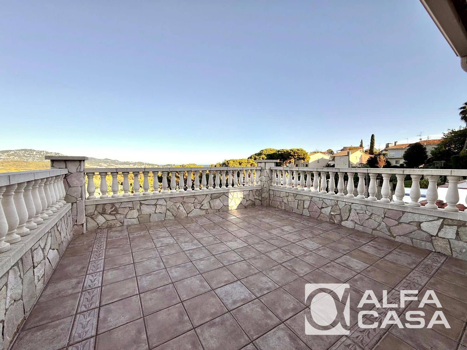 4 bedroom Villa for sale in Lloret de Mar with pool garage - € 789,000 (Ref: 9385818)