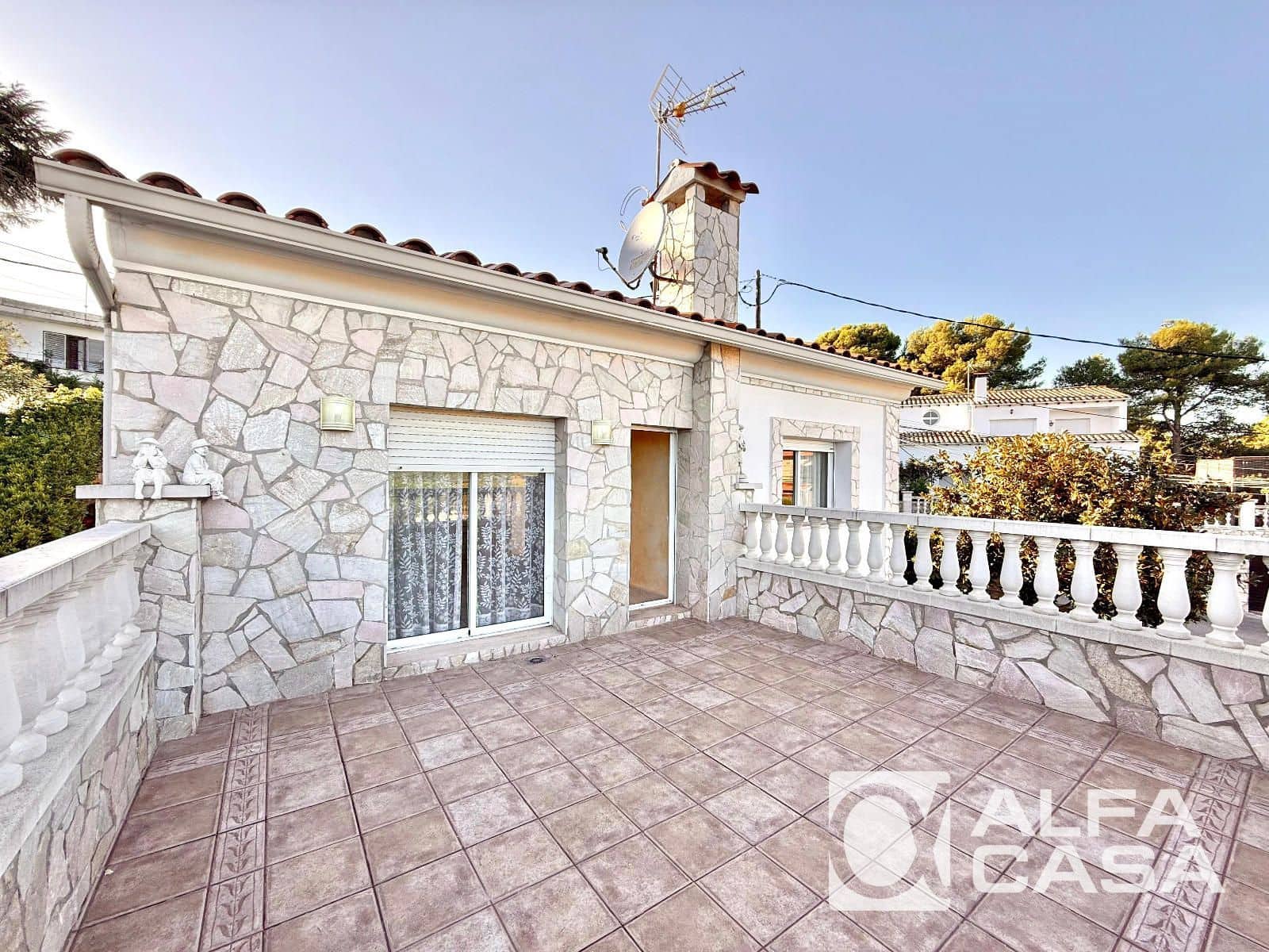 4 bedroom Villa for sale in Lloret de Mar with pool garage - € 789,000 (Ref: 9385818)