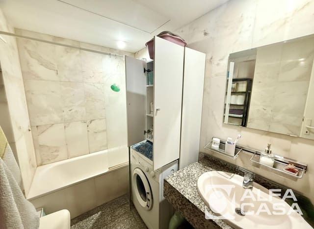 2 makuuhuone Asunto myytävänä paikassa Lloret de Mar mukana uima-altaan - 220 000 € (Ref: 9385820)