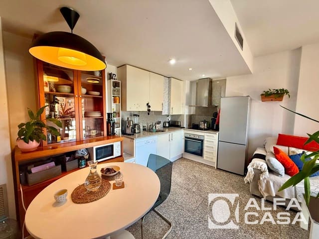 2 makuuhuone Asunto myytävänä paikassa Lloret de Mar mukana uima-altaan - 220 000 € (Ref: 9385820)