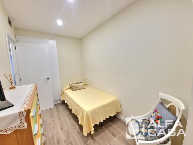 Piso de 3 habitaciones en Lloret de Mar en venta - 215.000 € (Ref: 9385821)