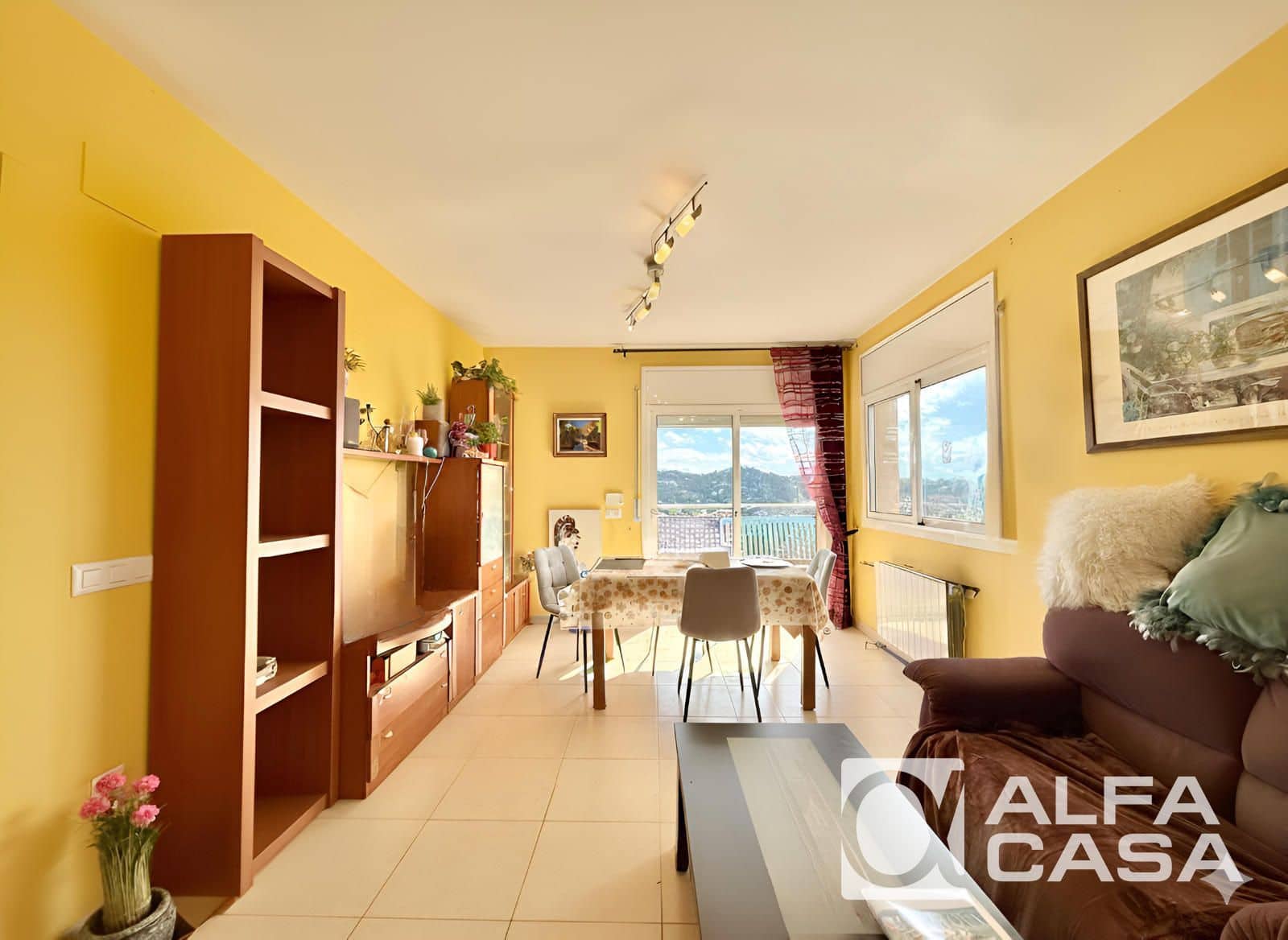 4 bedroom Villa for sale in Lloret de Mar - € 245,000 (Ref: 9385824)