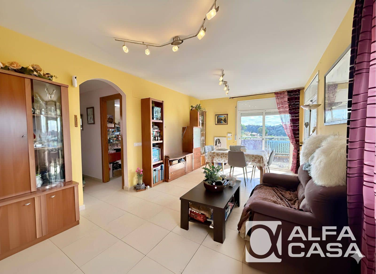 4 bedroom Villa for sale in Lloret de Mar - € 245,000 (Ref: 9385824)