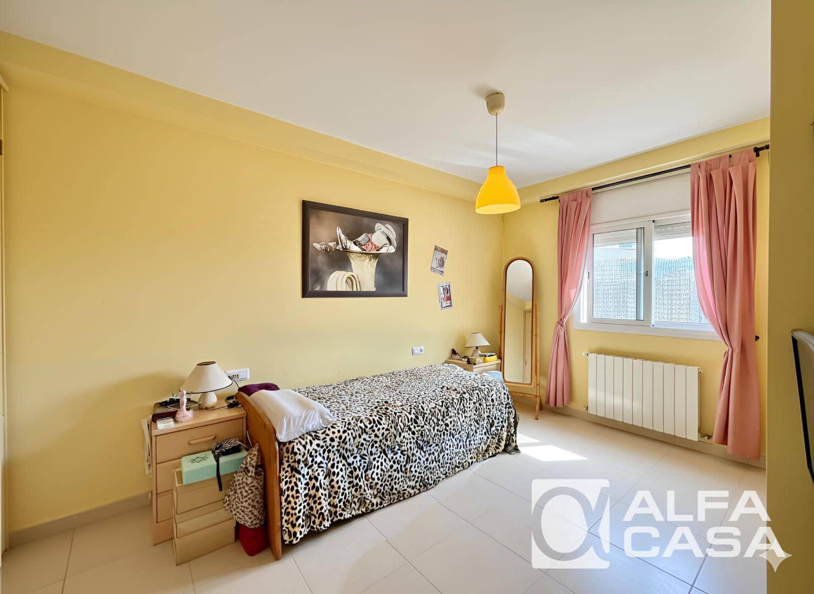 4 bedroom Villa for sale in Lloret de Mar - € 245,000 (Ref: 9385824)