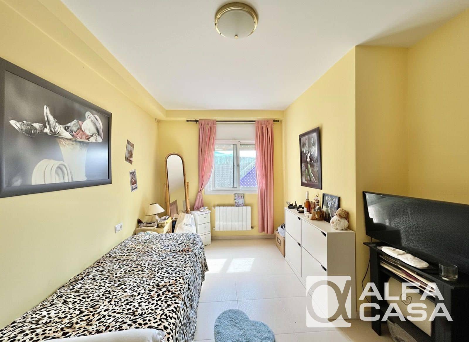 4 bedroom Villa for sale in Lloret de Mar - € 245,000 (Ref: 9385824)