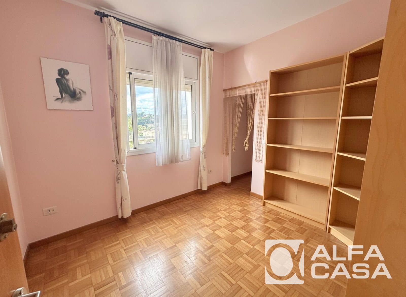 4 bedroom Villa for sale in Lloret de Mar - € 245,000 (Ref: 9385824)