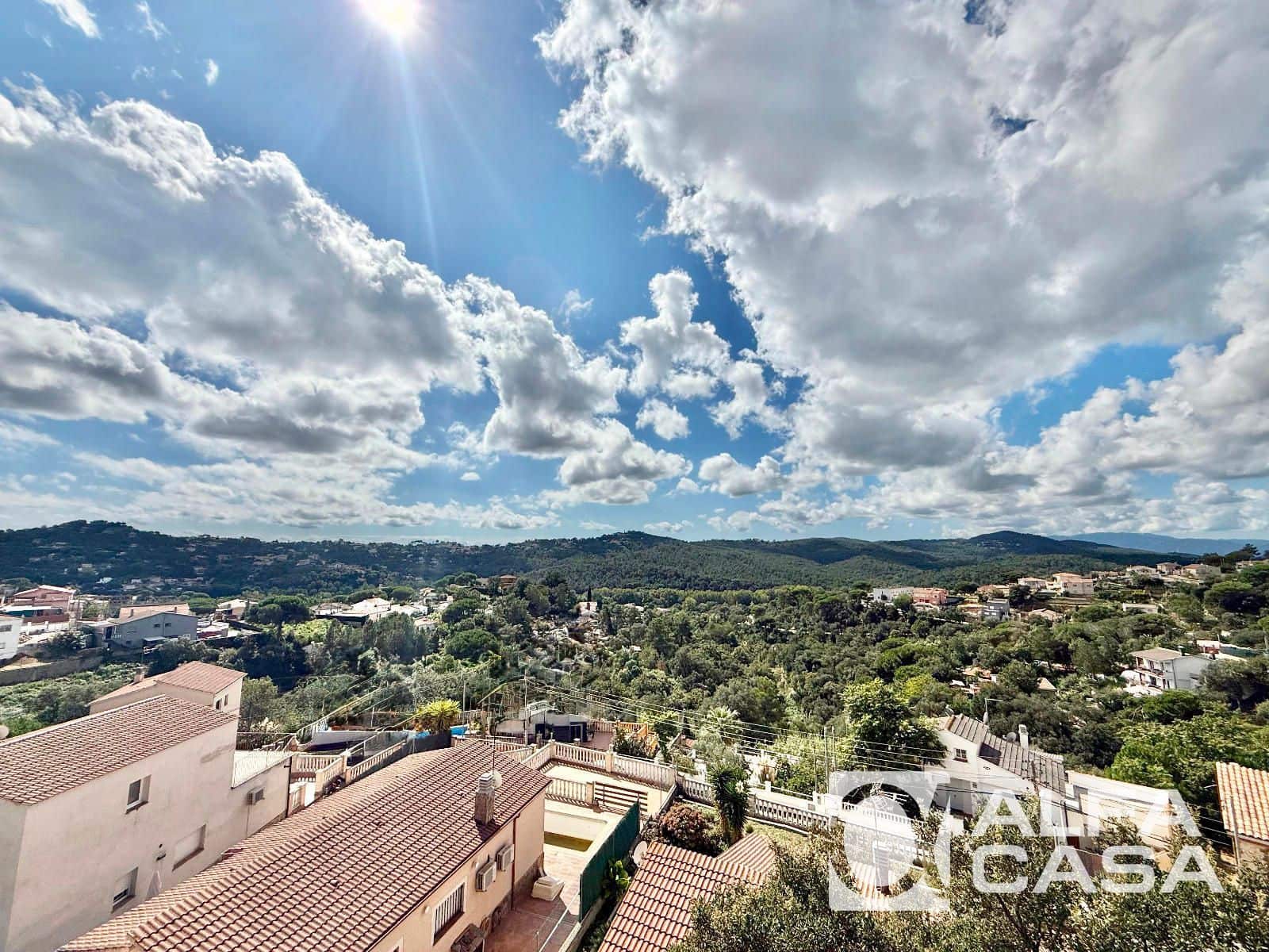 4 bedroom Villa for sale in Lloret de Mar - € 245,000 (Ref: 9385824)