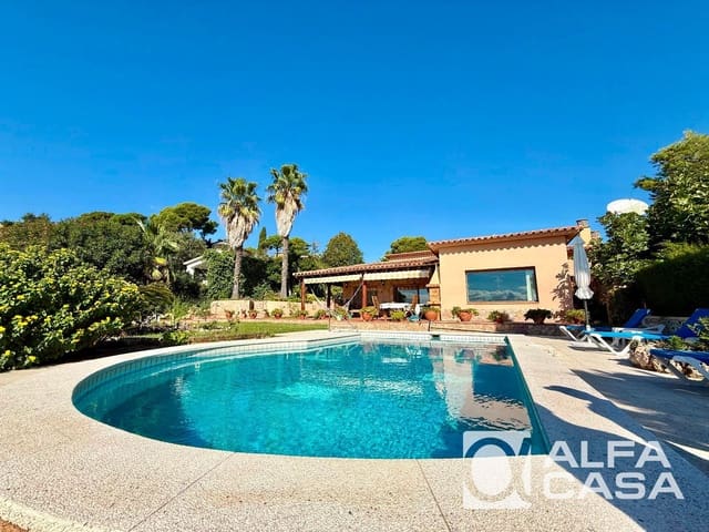 4 bedroom Villa for sale in Lloret de Mar with pool garage - € 1,890,000 (Ref: 9385826)