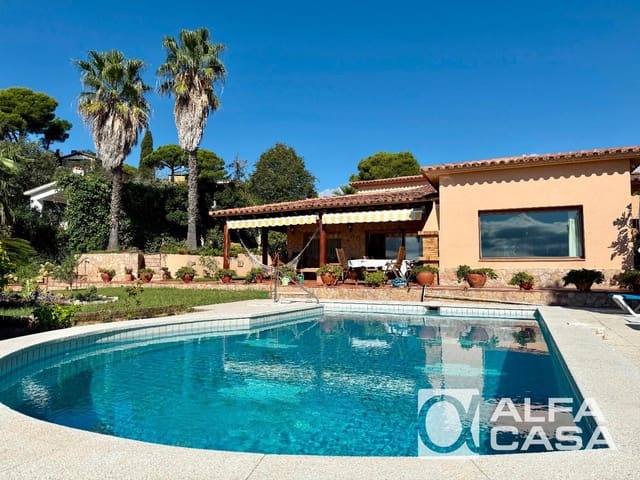 4 bedroom Villa for sale in Lloret de Mar with pool garage - € 1,890,000 (Ref: 9385826)