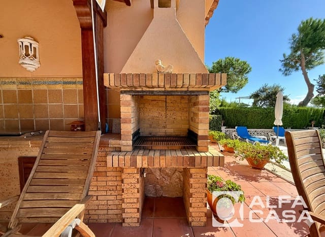 4 bedroom Villa for sale in Lloret de Mar with pool garage - € 1,890,000 (Ref: 9385826)