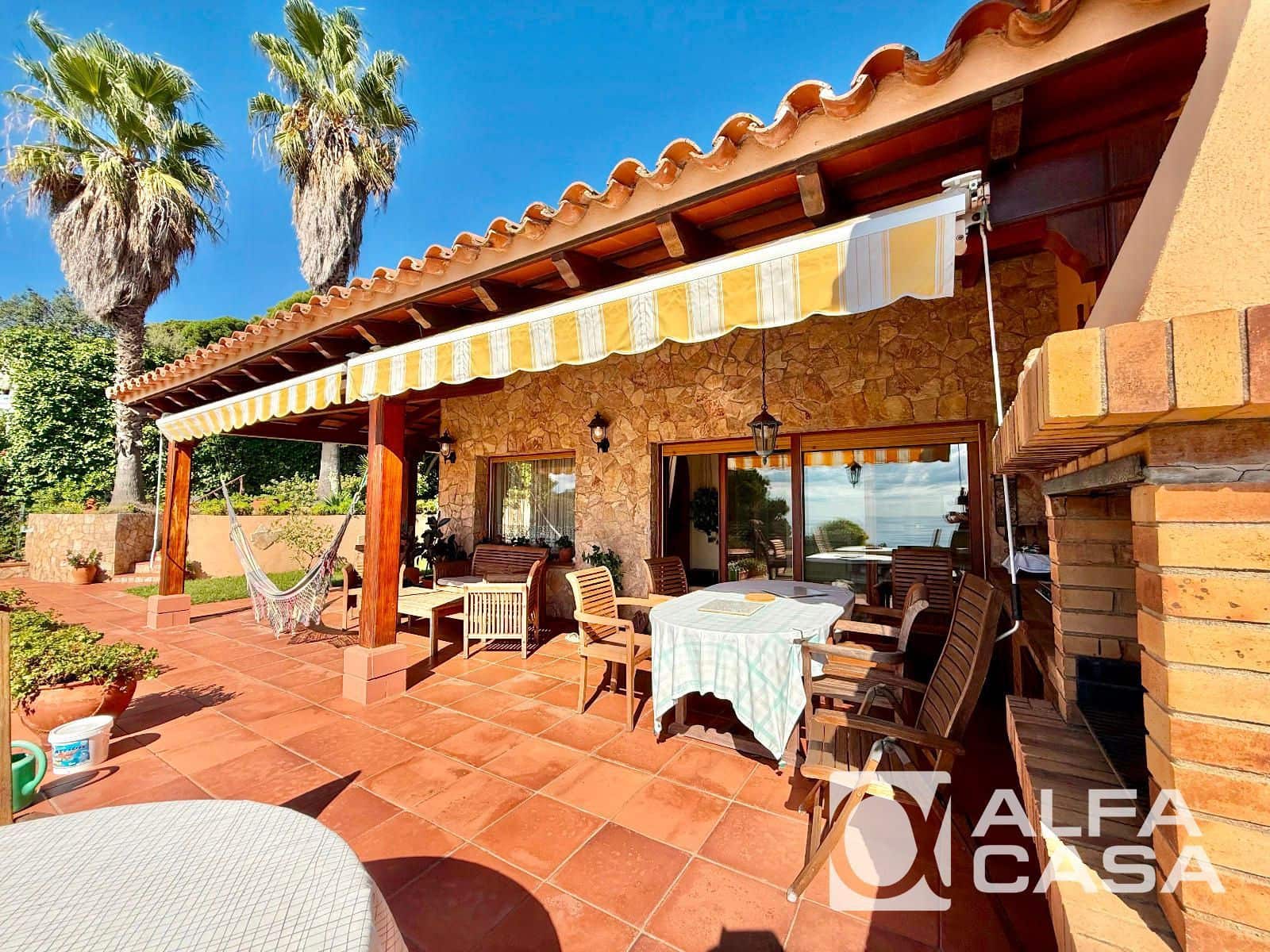 4 bedroom Villa for sale in Lloret de Mar with pool garage - € 1,890,000 (Ref: 9385826)