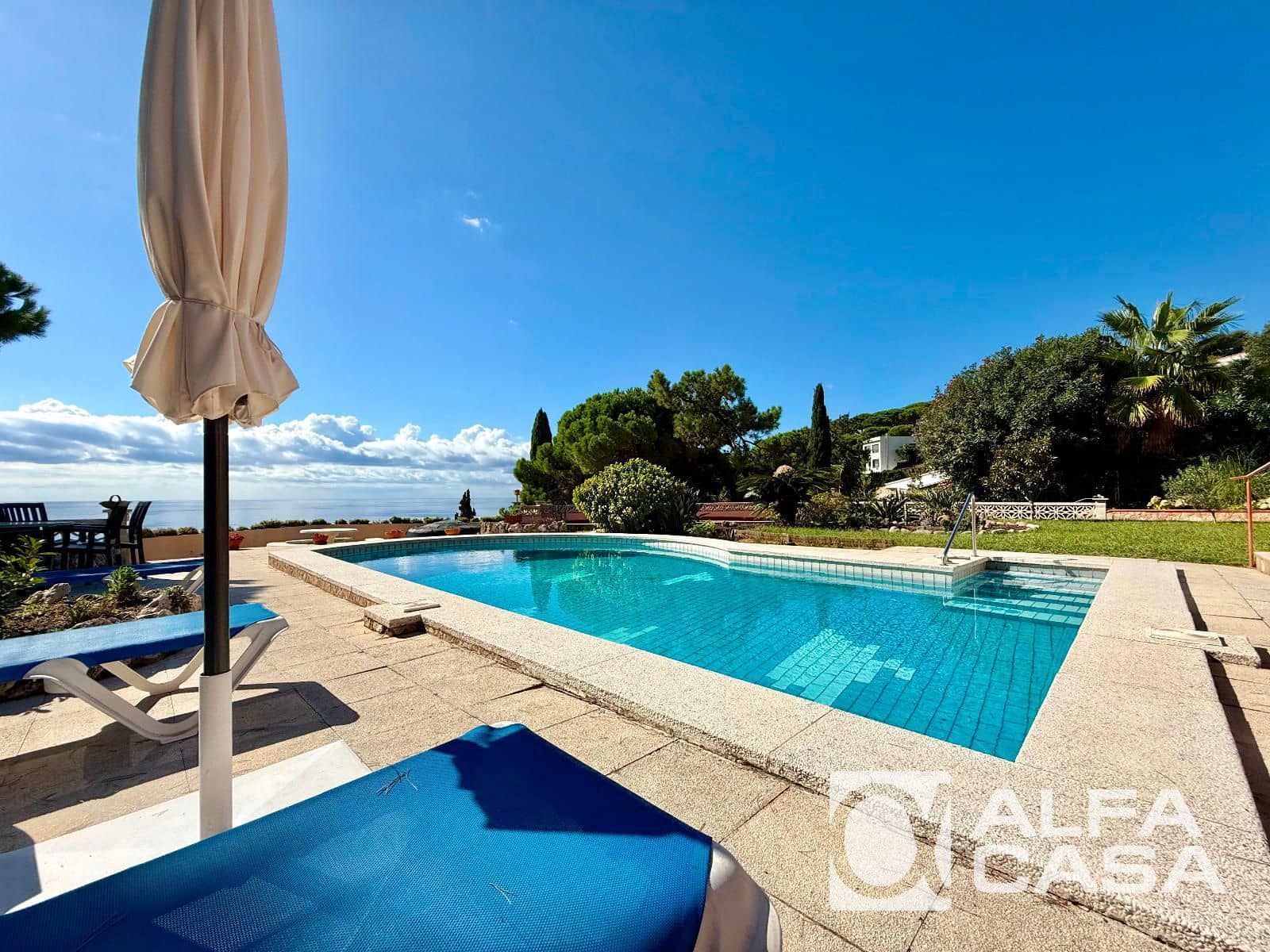 4 bedroom Villa for sale in Lloret de Mar with pool garage - € 1,890,000 (Ref: 9385826)