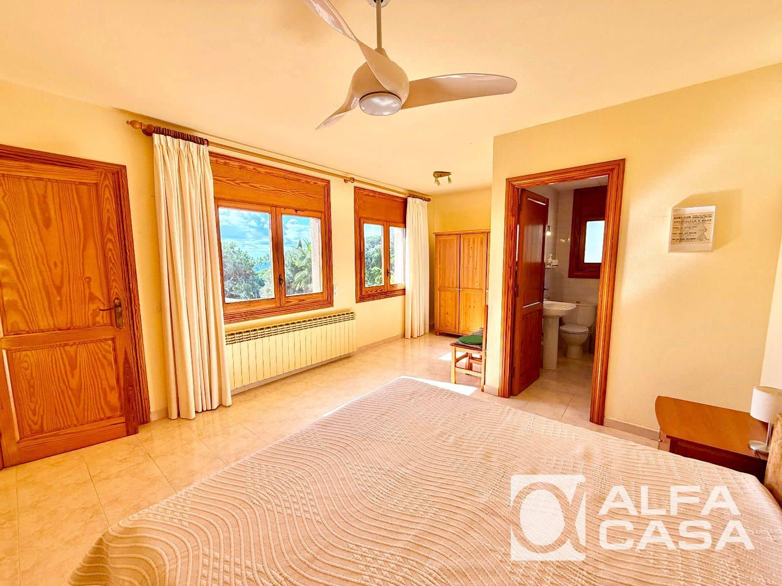 4 bedroom Villa for sale in Lloret de Mar with pool garage - € 1,890,000 (Ref: 9385826)