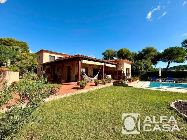 4 bedroom Villa for sale in Lloret de Mar with pool garage - € 1,890,000 (Ref: 9385826)