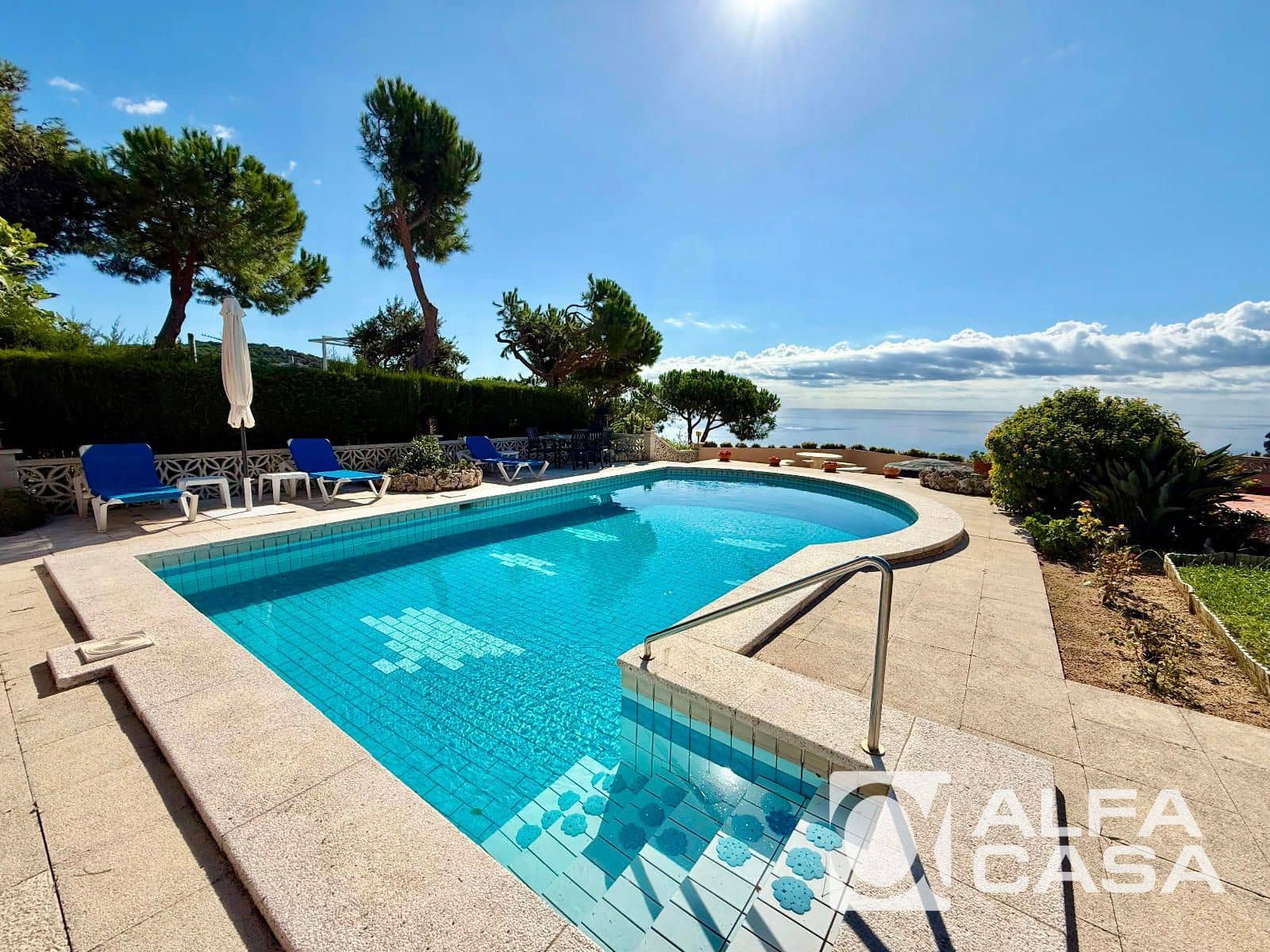 4 bedroom Villa for sale in Lloret de Mar with pool garage - € 1,890,000 (Ref: 9385826)