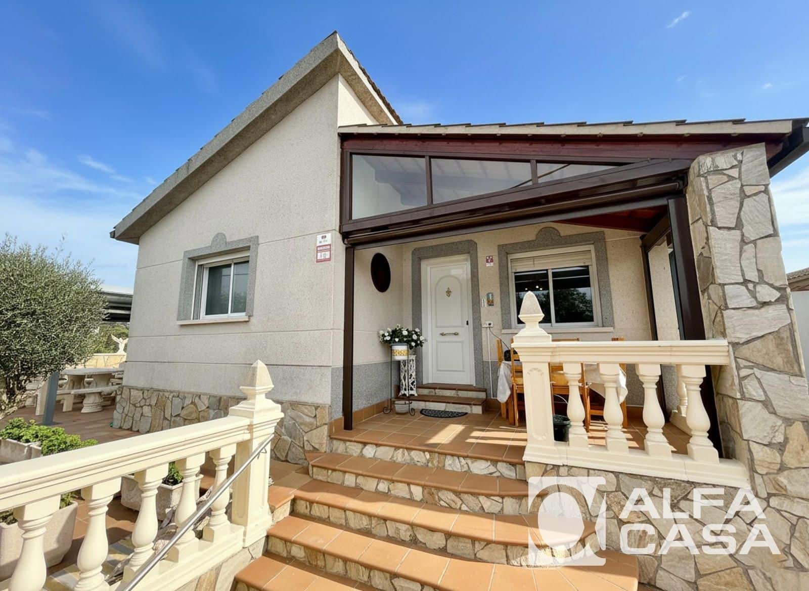 3 bedroom Villa for sale in Lloret de Mar with garage - € 260,000 (Ref: 9385828)