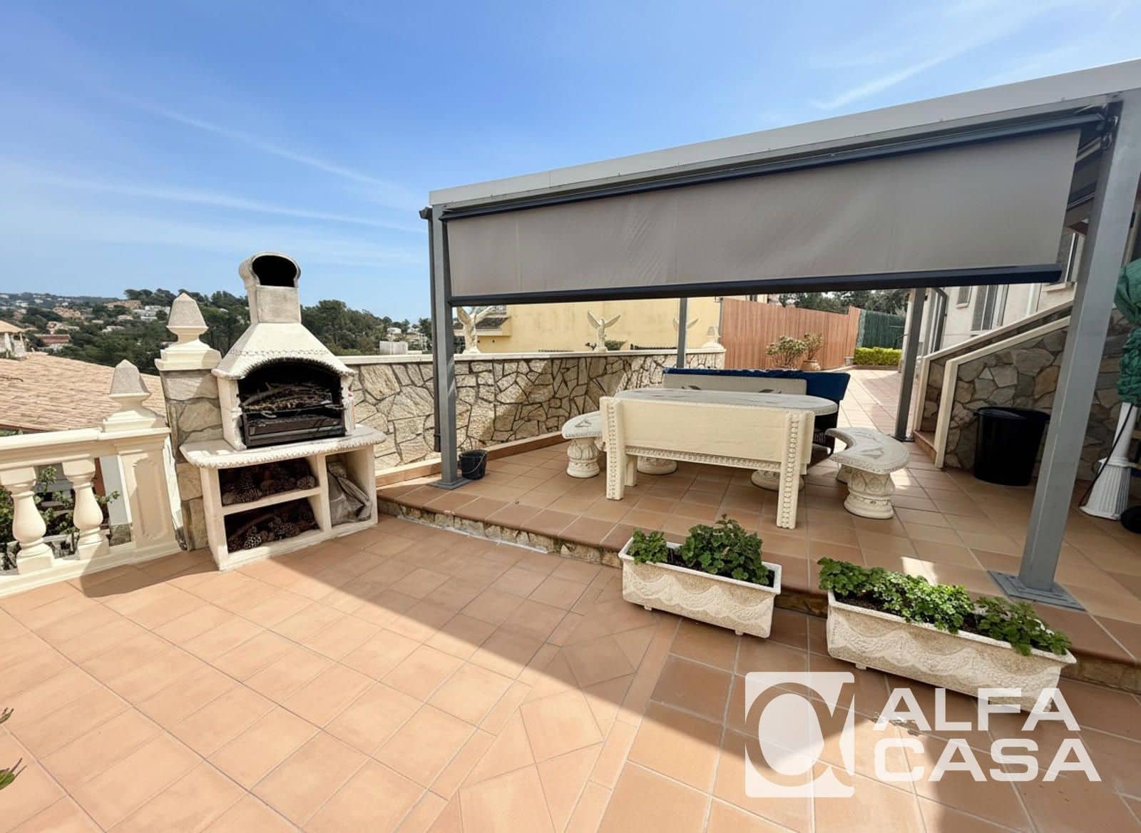 3 bedroom Villa for sale in Lloret de Mar with garage - € 260,000 (Ref: 9385828)