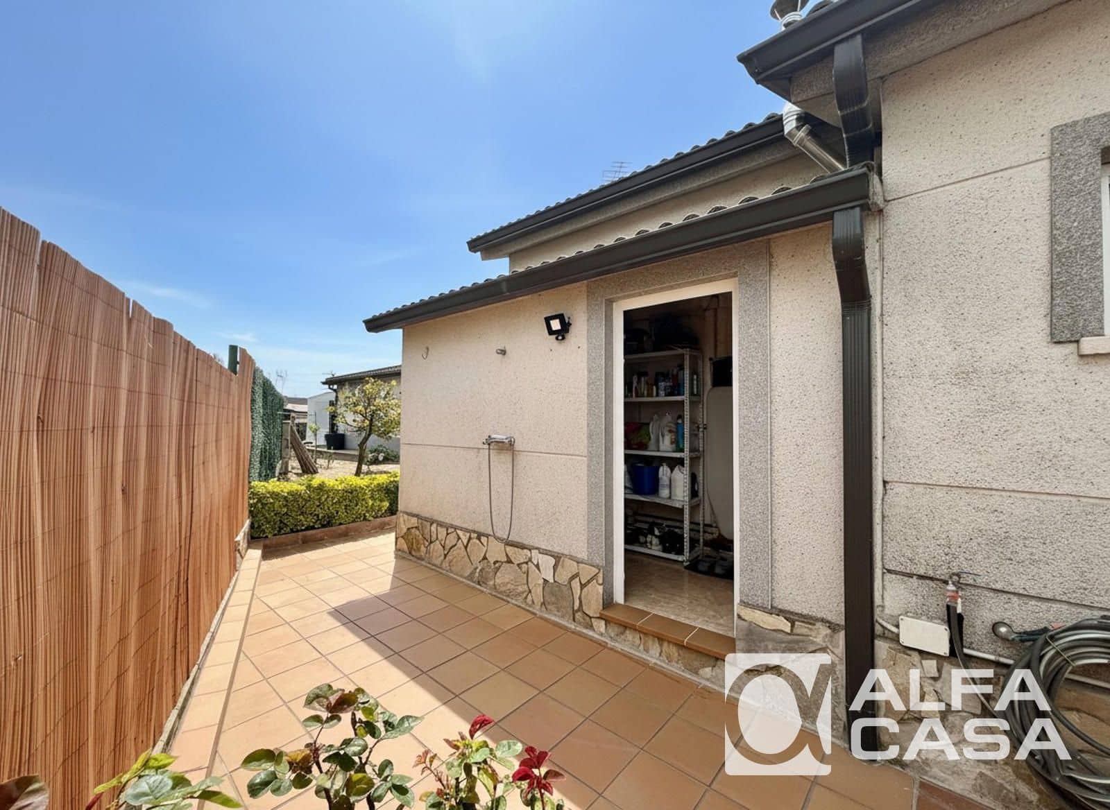 3 bedroom Villa for sale in Lloret de Mar with garage - € 260,000 (Ref: 9385828)