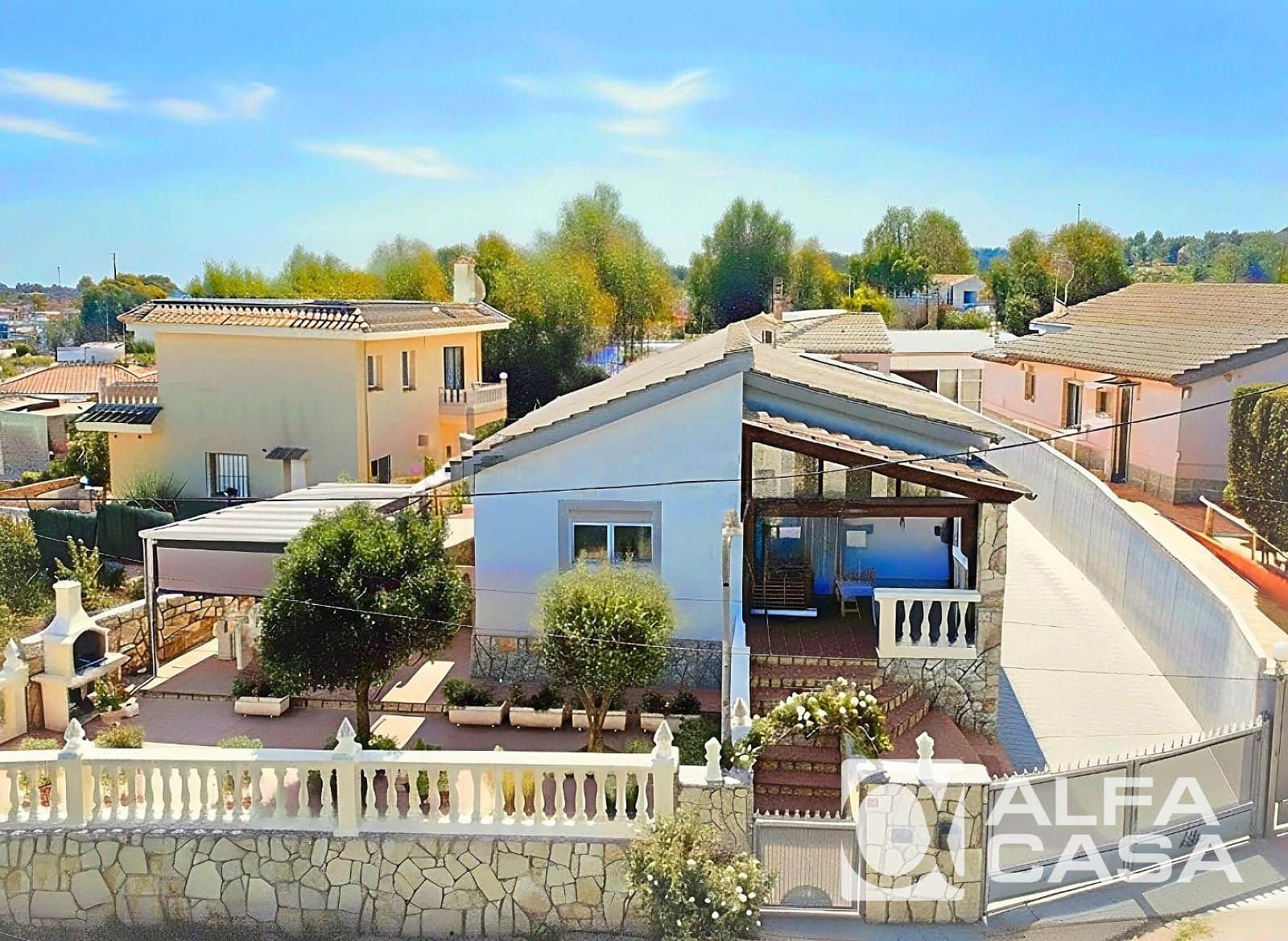 3 bedroom Villa for sale in Lloret de Mar with garage - € 260,000 (Ref: 9385828)