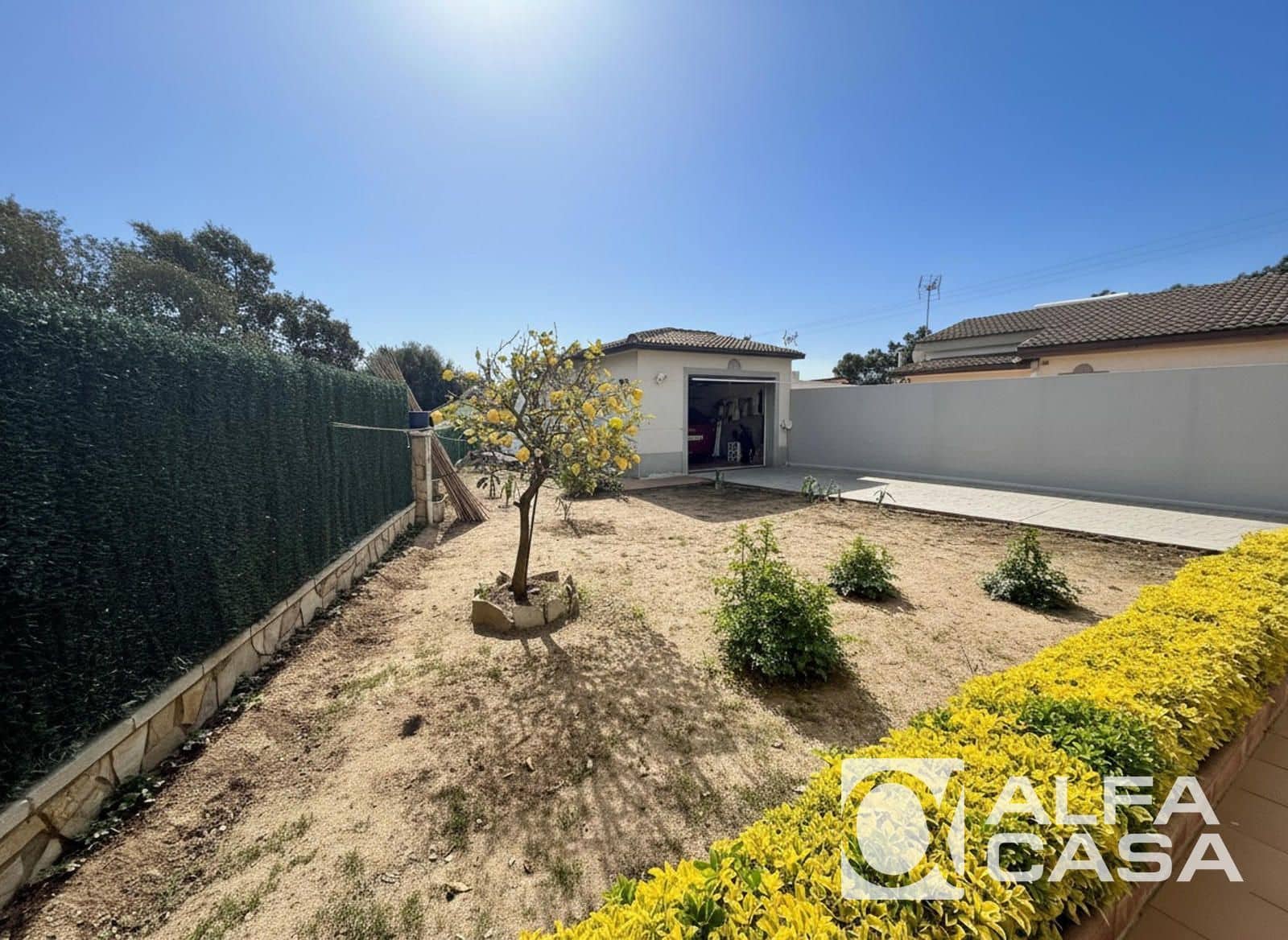 3 bedroom Villa for sale in Lloret de Mar with garage - € 260,000 (Ref: 9385828)