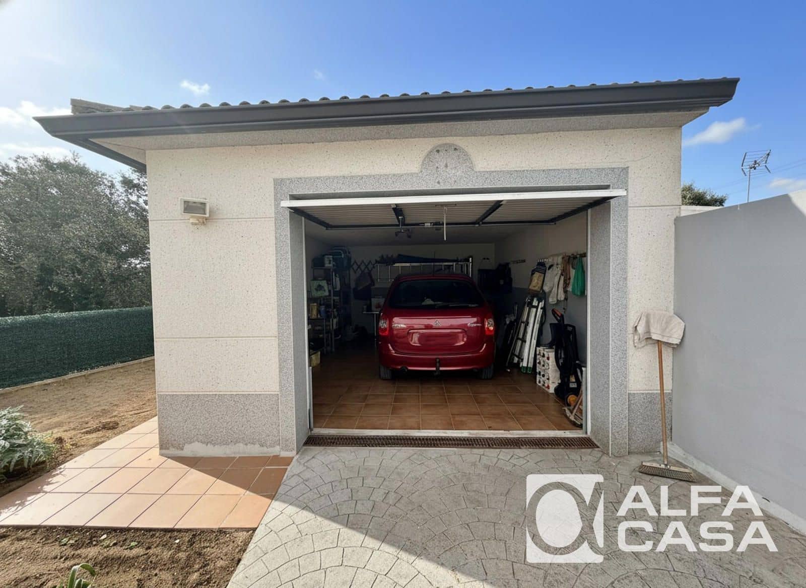 3 bedroom Villa for sale in Lloret de Mar with garage - € 260,000 (Ref: 9385828)