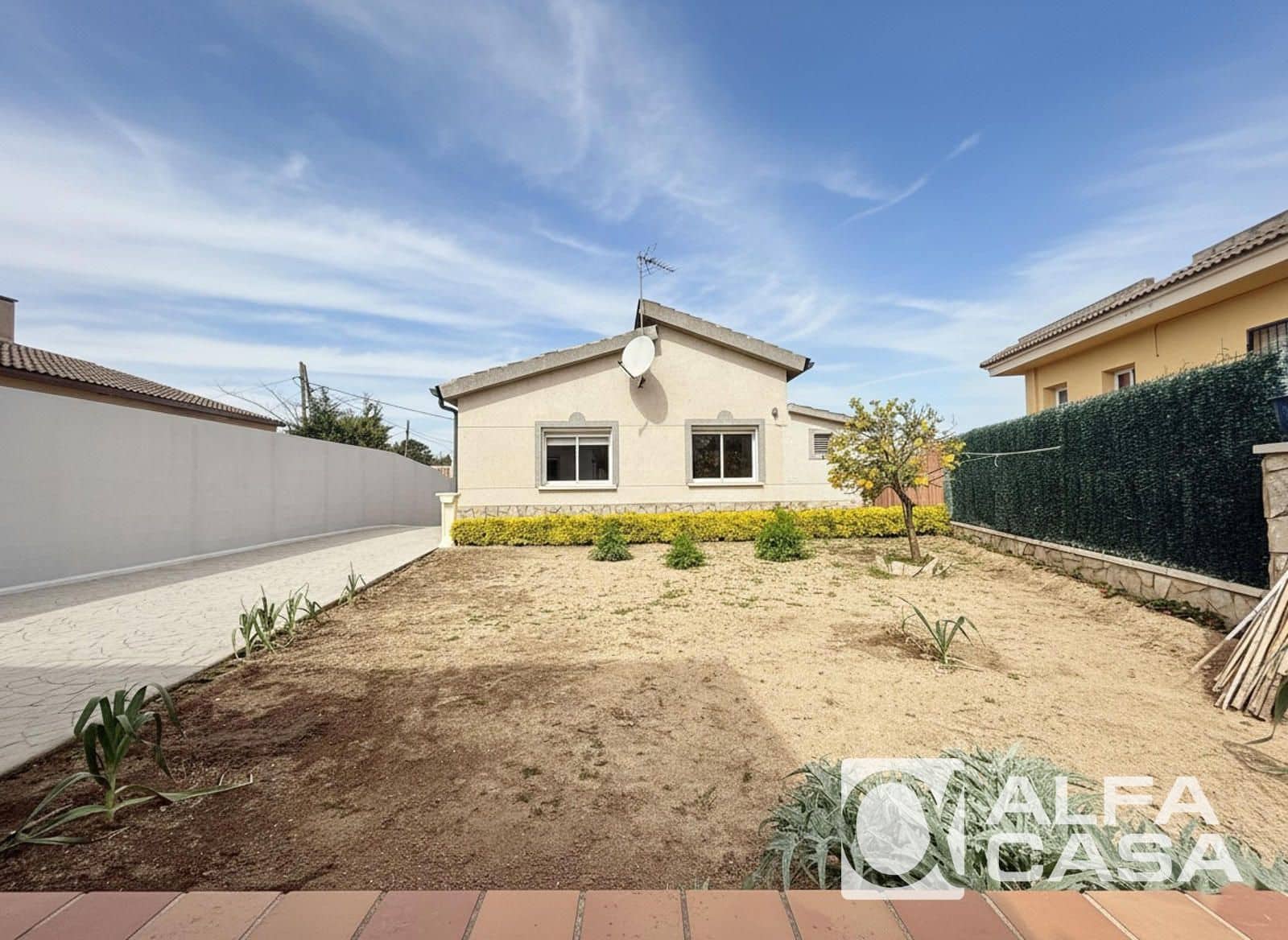 3 bedroom Villa for sale in Lloret de Mar with garage - € 260,000 (Ref: 9385828)