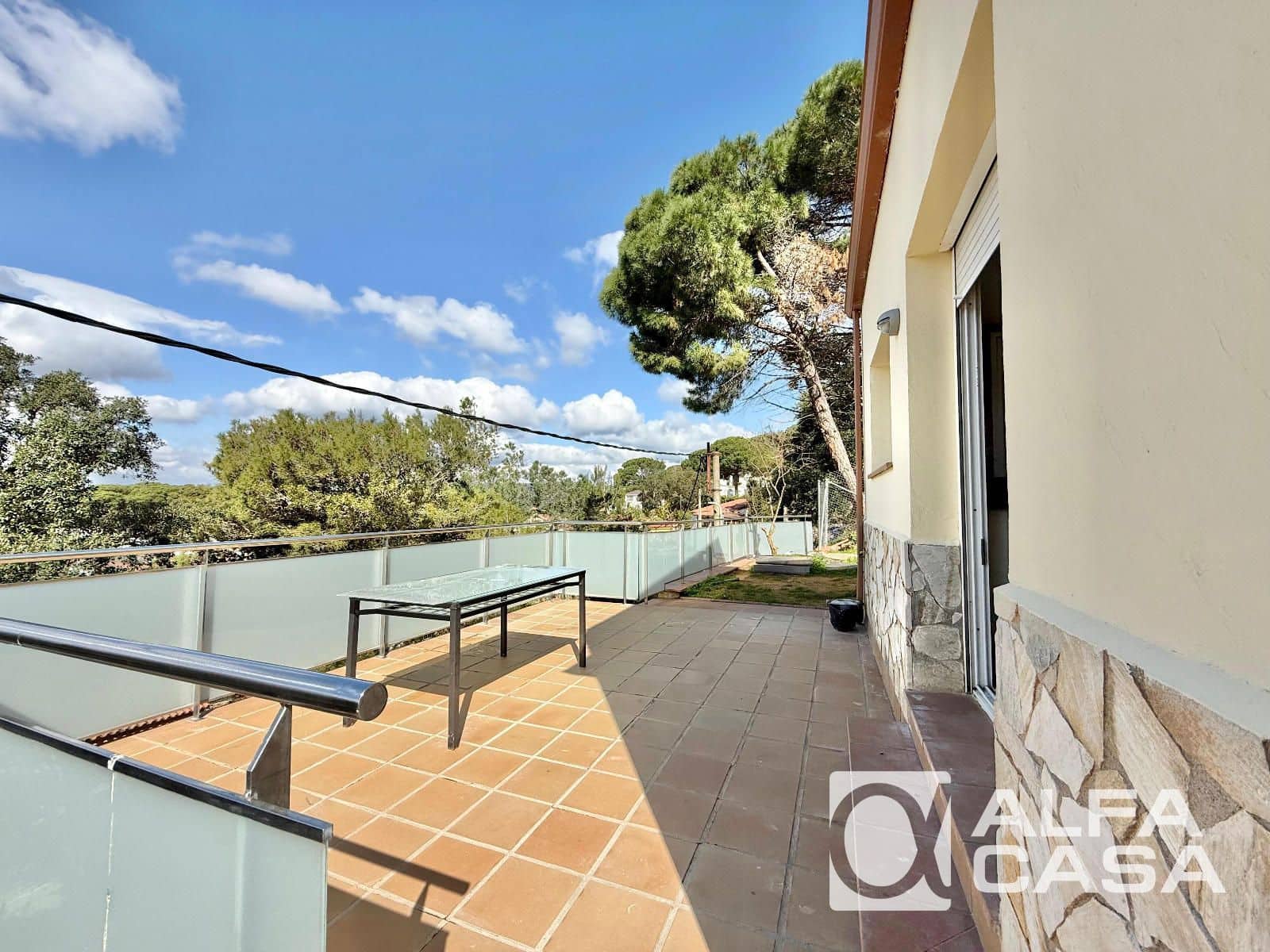 4 bedroom Villa for sale in Lloret de Mar with garage - € 299,000 (Ref: 9385832)
