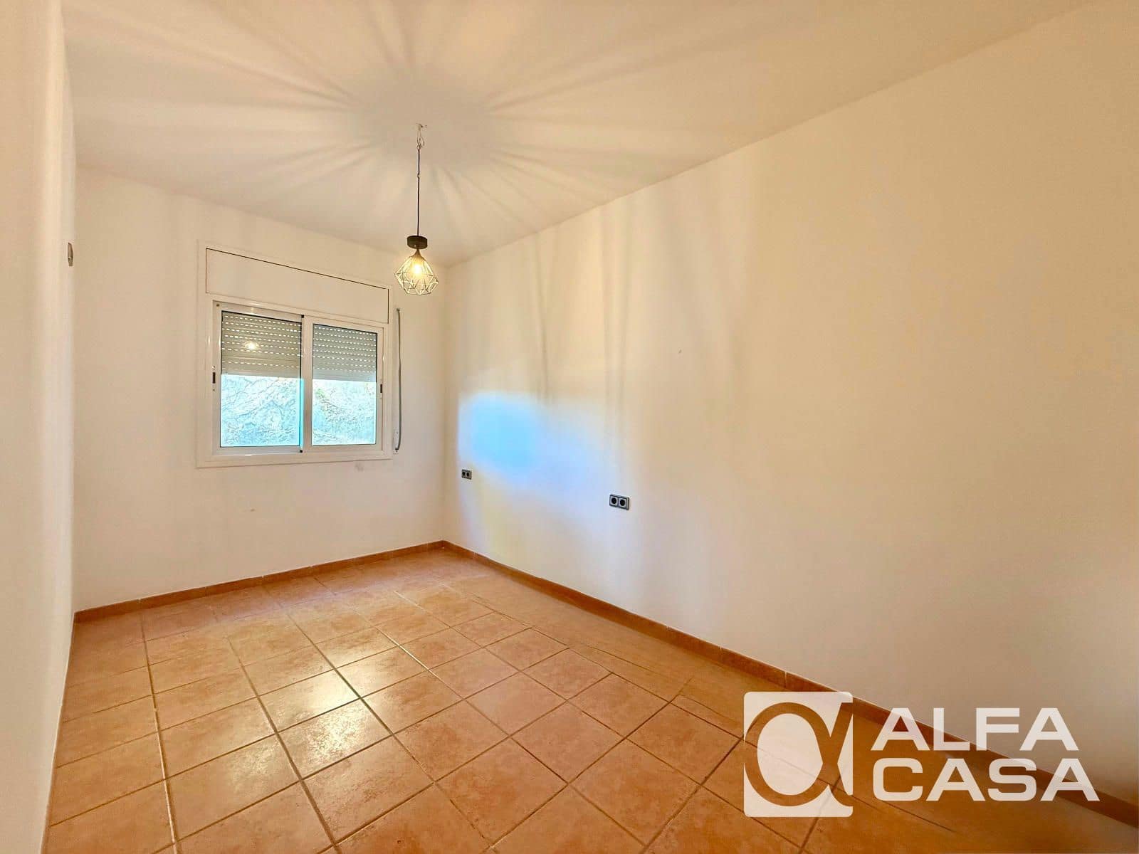 4 bedroom Villa for sale in Lloret de Mar with garage - € 299,000 (Ref: 9385832)
