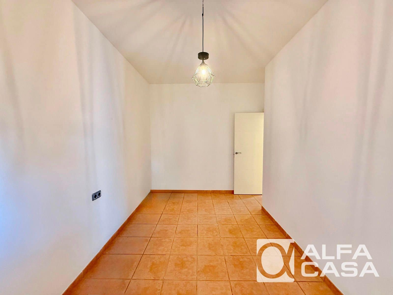 4 bedroom Villa for sale in Lloret de Mar with garage - € 299,000 (Ref: 9385832)