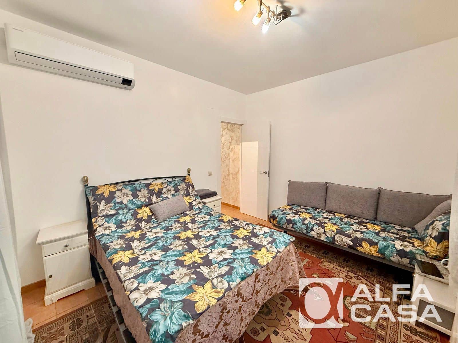 4 bedroom Villa for sale in Lloret de Mar with garage - € 299,000 (Ref: 9385832)